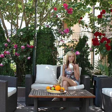 Sun Gate Apartahotel